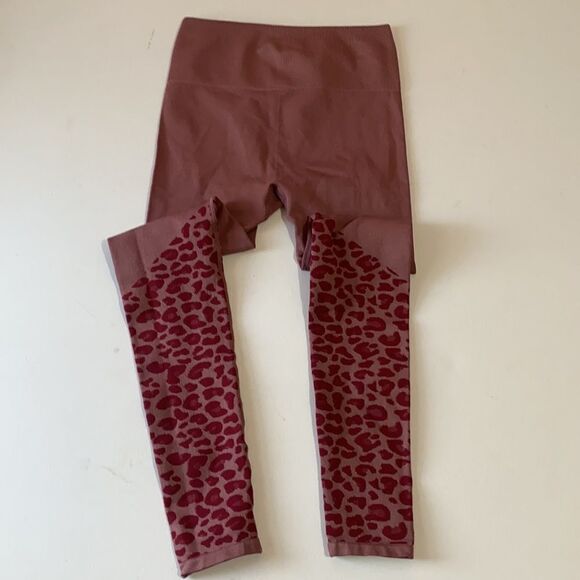 Fabletics Cheetah Print Seamless High Rise Legging - Picture 7 of 7